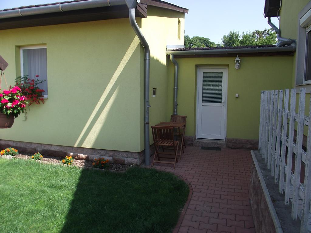 Apartman Kaszas Garden Mosonmagyarovar Exterior photo
