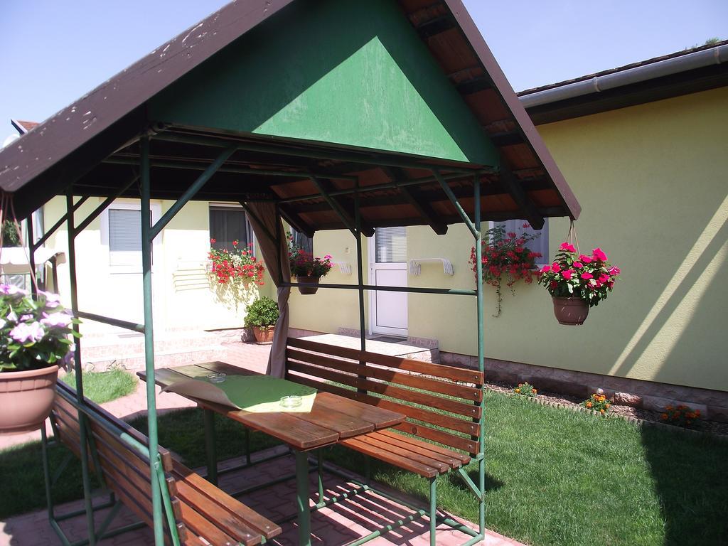Apartman Kaszas Garden Mosonmagyarovar Exterior photo