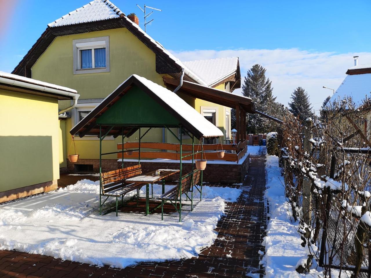 Apartman Kaszas Garden Mosonmagyarovar Exterior photo