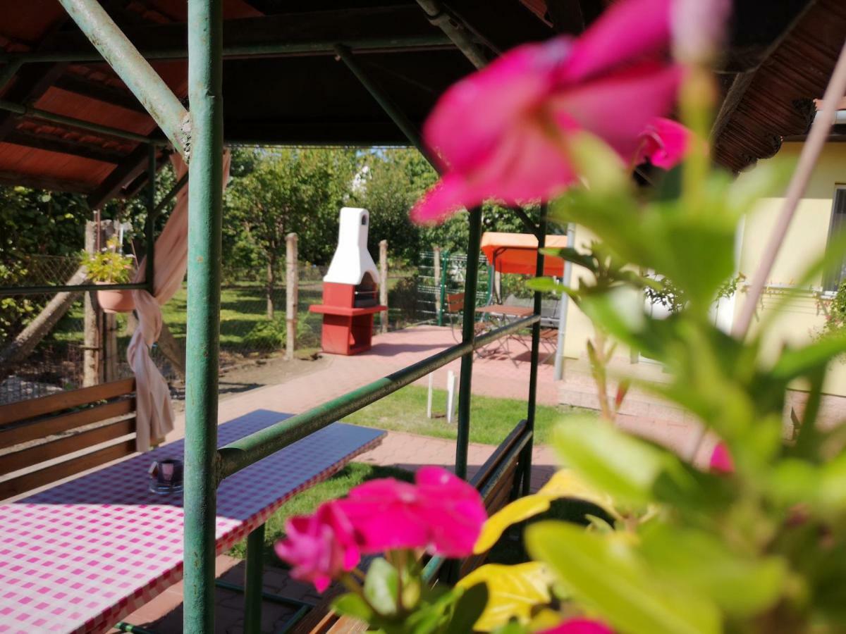Apartman Kaszas Garden Mosonmagyarovar Exterior photo