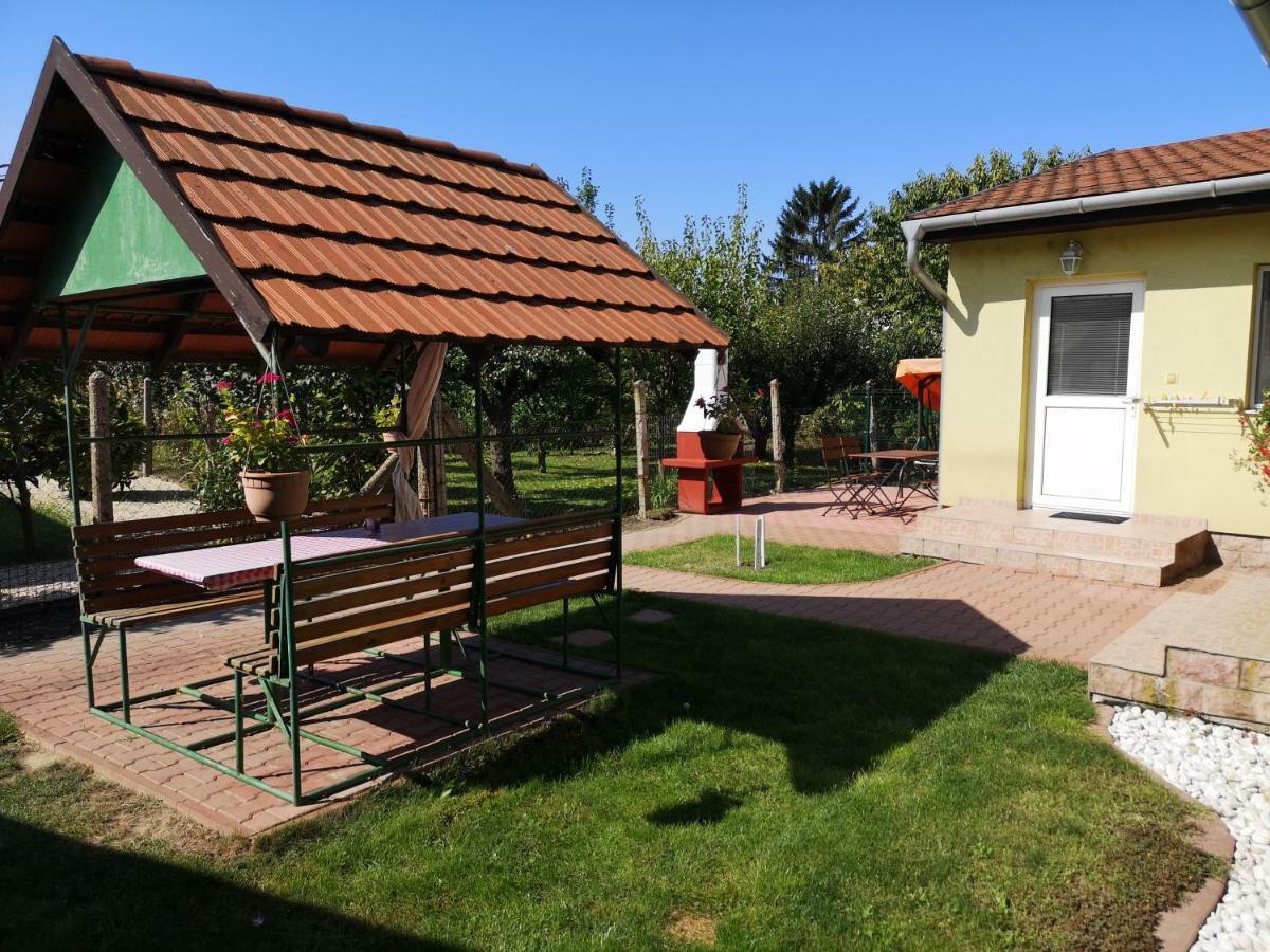 Apartman Kaszas Garden Mosonmagyarovar Exterior photo