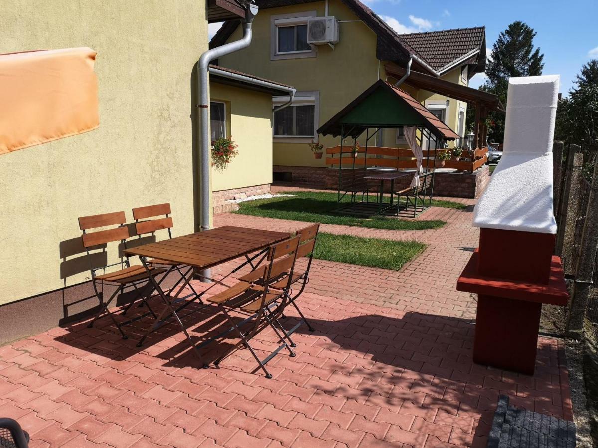 Apartman Kaszas Garden Mosonmagyarovar Exterior photo